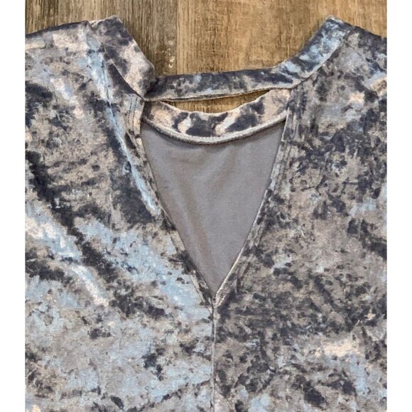 MTS Womens Blue Velvet Shirt Size Medium Pendulum Bottom Peep Open Back NWT - Picture 6 of 11